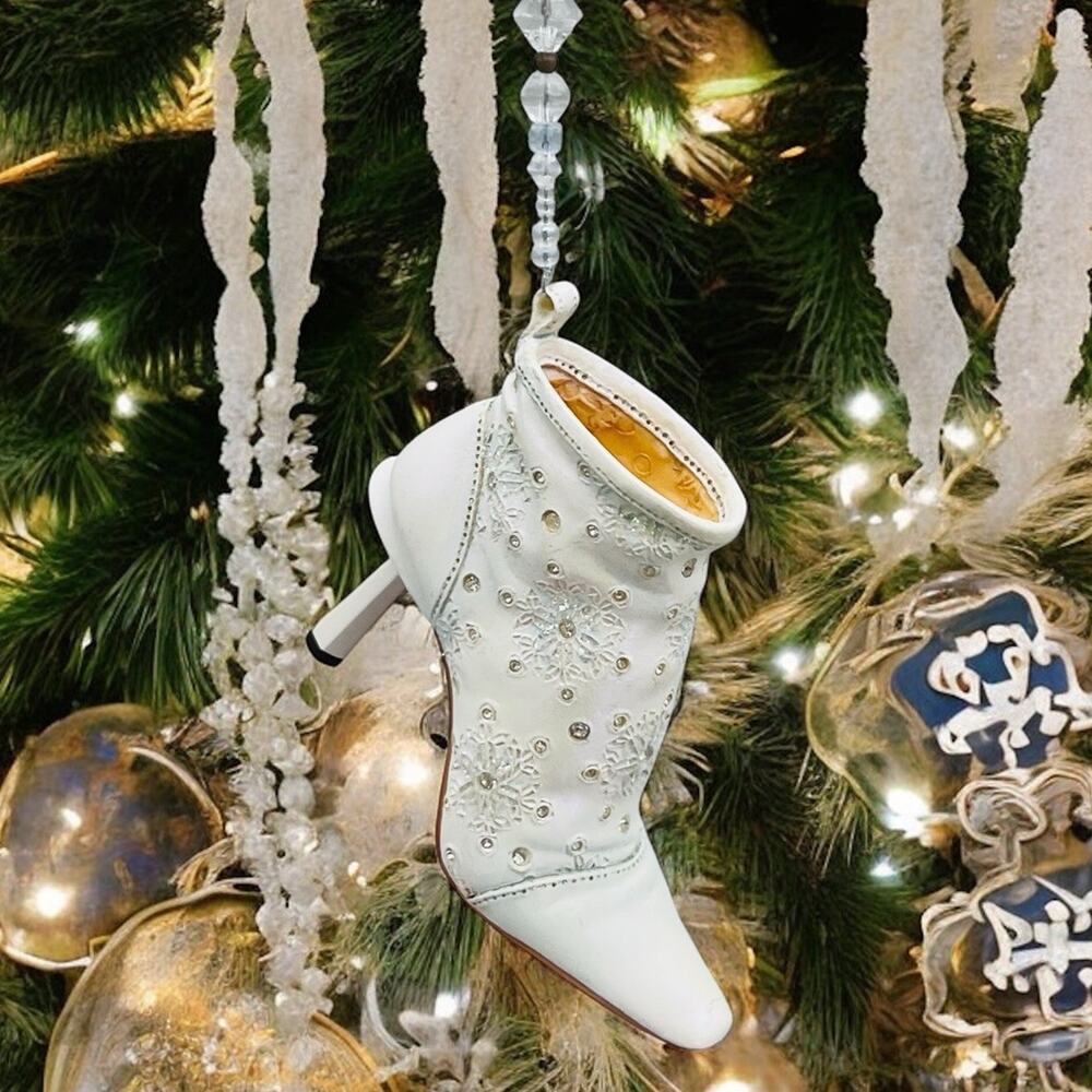 Just the Right Shoe by Raine LET IT SNOW Ornament 2001 Member Club Exclusive COA